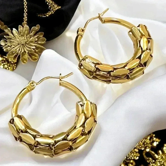 🆕️18K Gold Plated Stainless Steel Textured Hoop Earrings✨ Statement Jewelry - Picture 6 of 12
